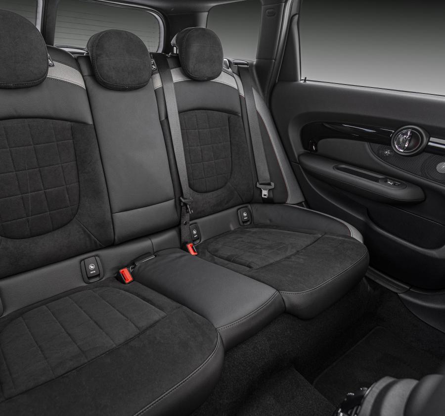 Интерьер Mini John Cooper Works Clubman (F54) 2019 года  (LA) (фото 5 из 41)